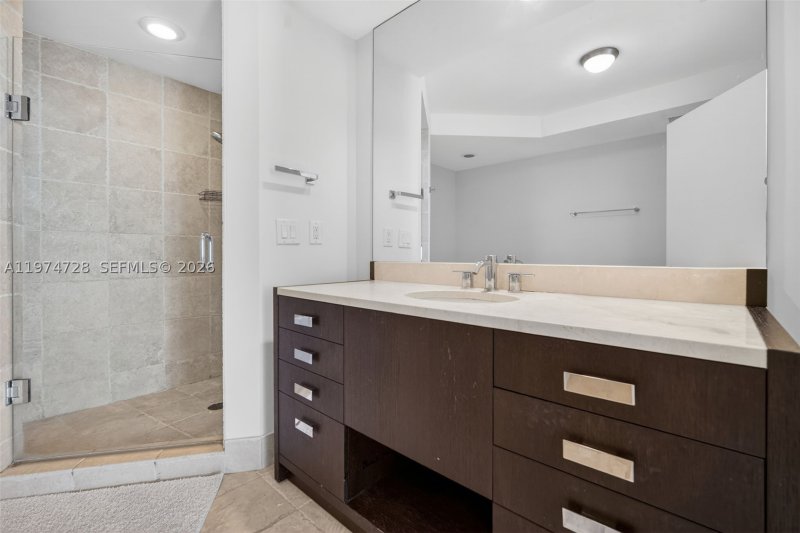 Condo for sale at Trump Royale 2008
