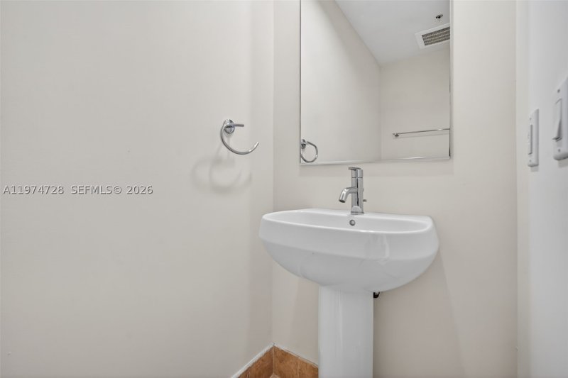 Condo for sale at Trump Royale 2008