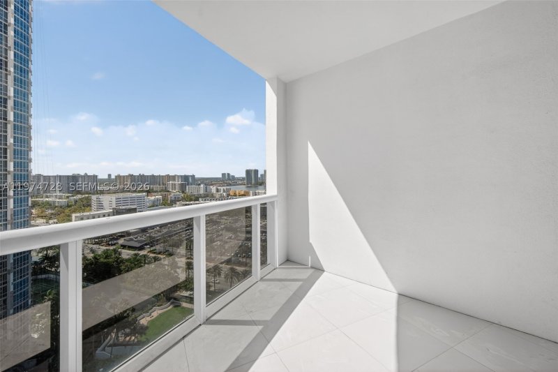 Condo for sale at Trump Royale 2008