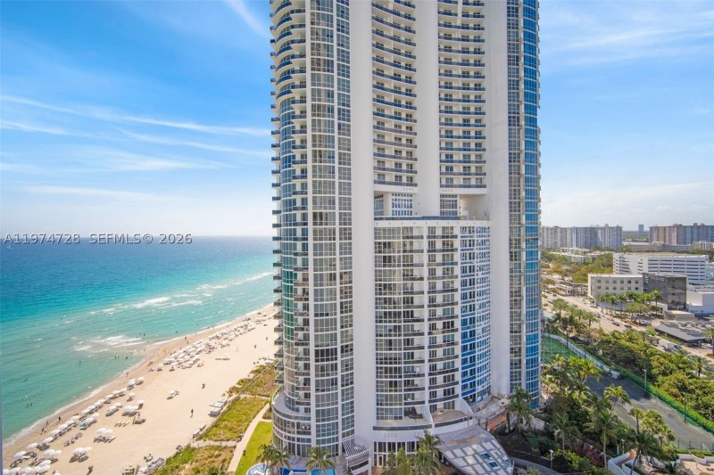 Condo for sale at Trump Royale 2008