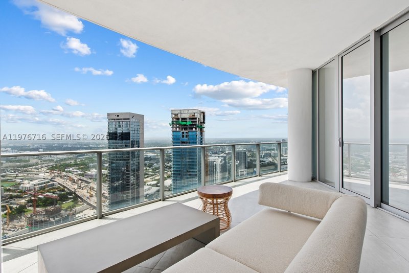 Alquiler de apartamento en Paramount Miami WorldCenter PH 5402