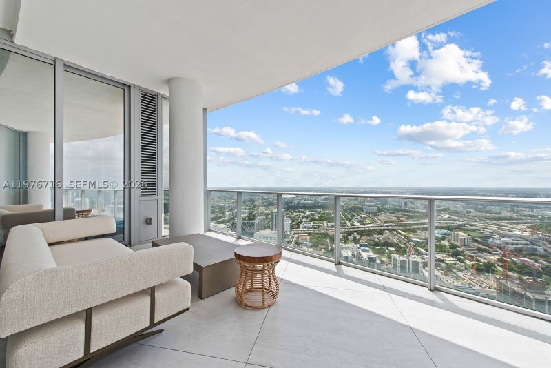 Alquiler de apartamento en Paramount Miami WorldCenter PH 5402