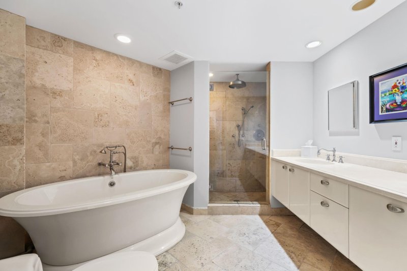 Condo for sale at Las Olas River House 1508