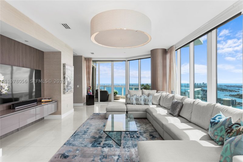 Condo for sale at Paramount Bay PH 4702