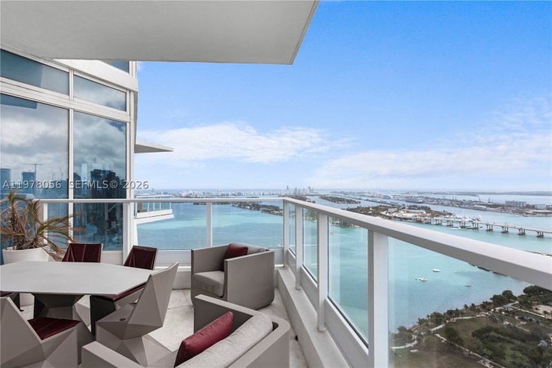 Condo for sale at Paramount Bay PH 4702