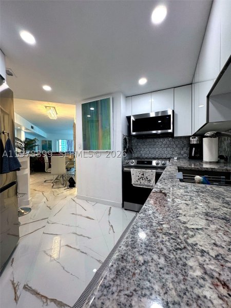 Apartment for rent at Four Ambassadors 710