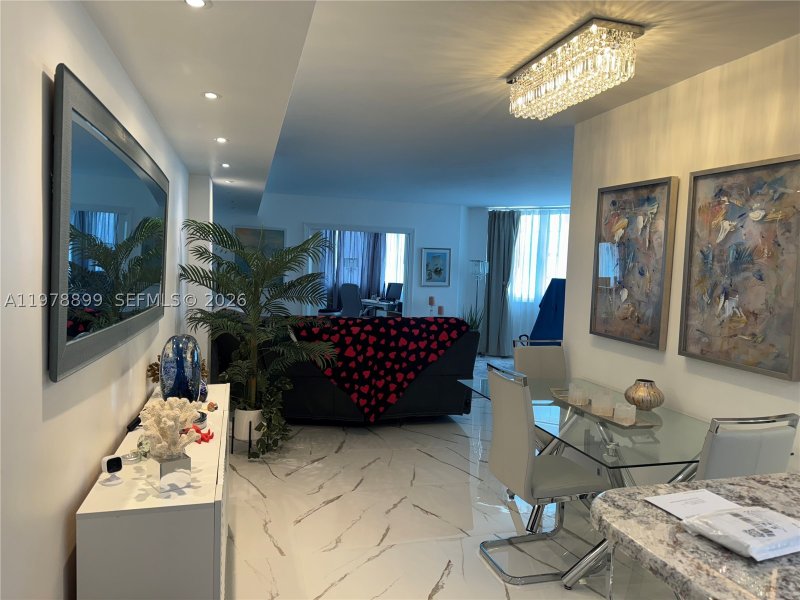 Apartment for rent at Four Ambassadors 710