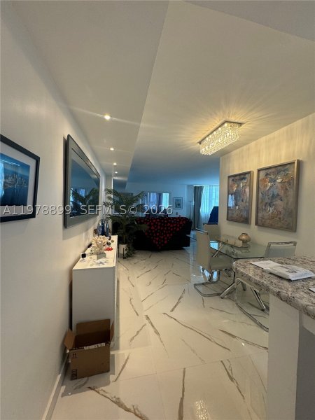 Apartment for rent at Four Ambassadors 710