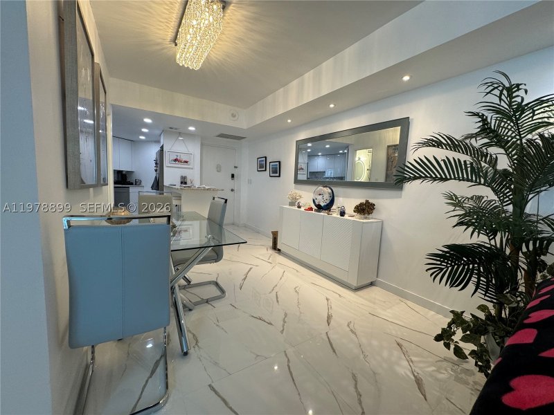 Apartment for rent at Four Ambassadors 710