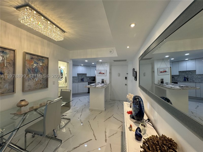 Apartment for rent at Four Ambassadors 710
