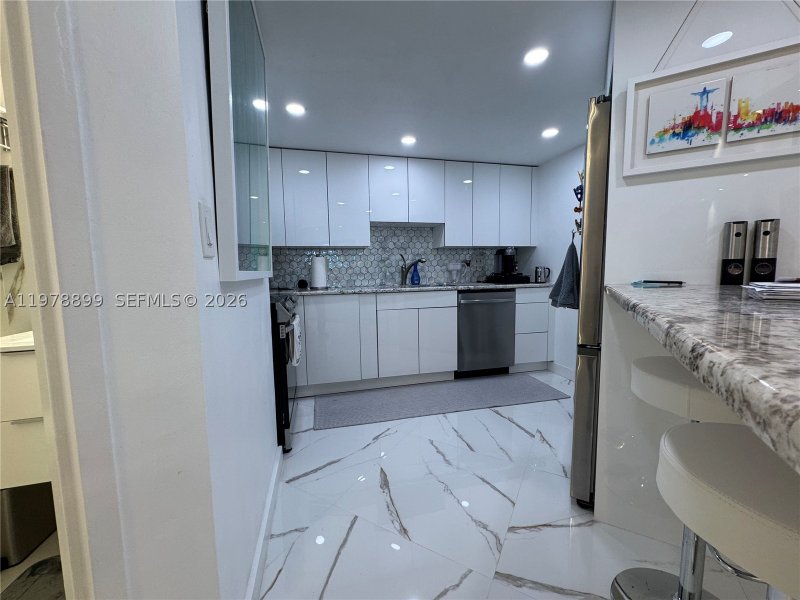Apartment for rent at Four Ambassadors 710