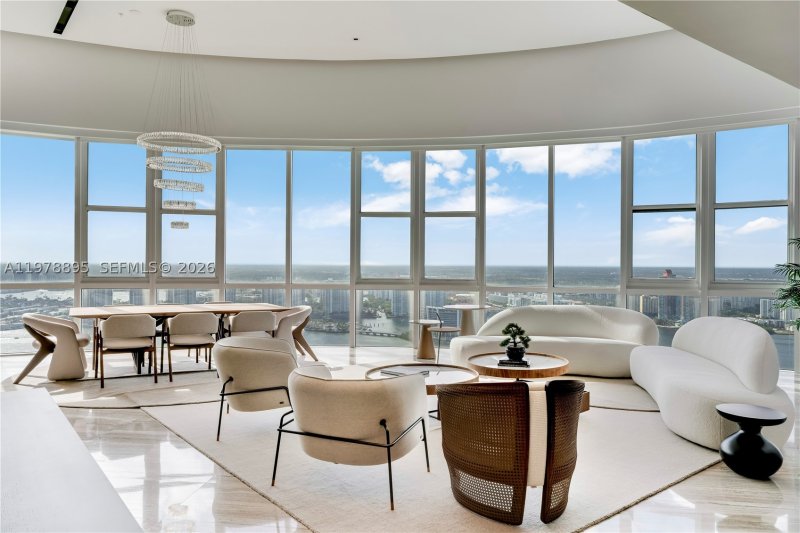 Condo for sale at Trump Royale TS1