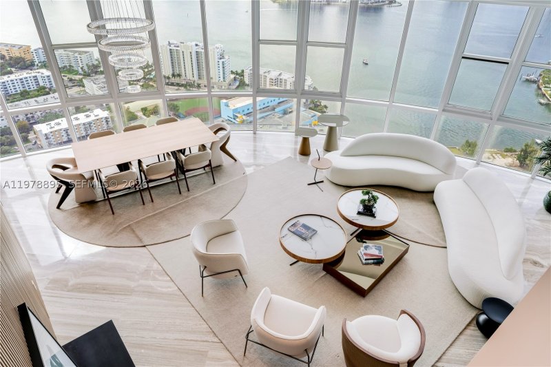 Condo for sale at Trump Royale TS1