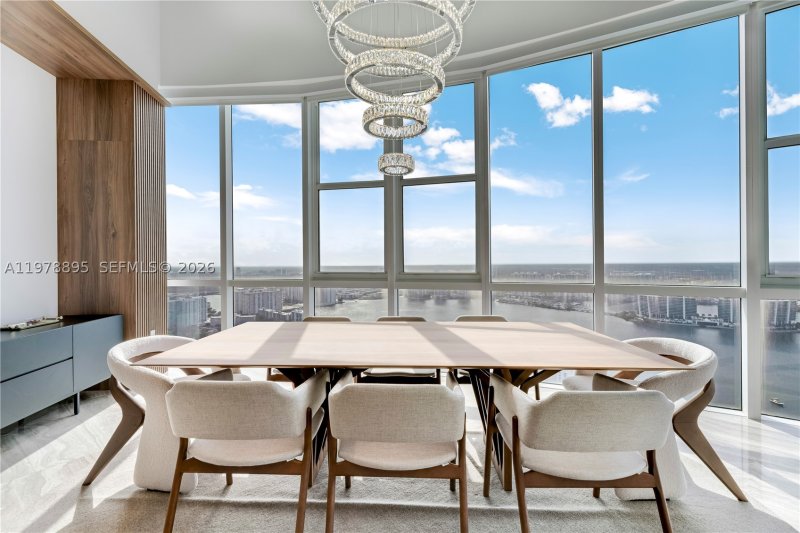 Condo for sale at Trump Royale TS1