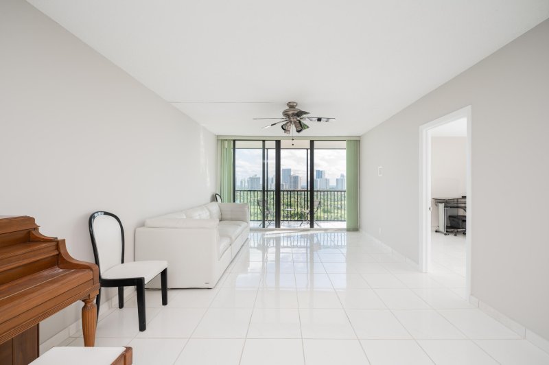 Apartment for rent at Coronado I 1704