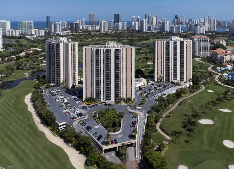Apartment for rent at Coronado I 1704