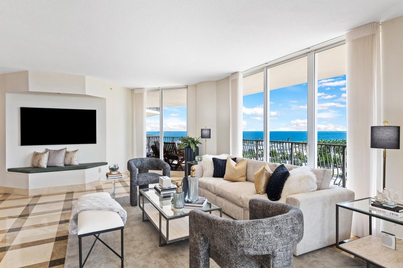 Condo for sale at Jackson Tower 906
