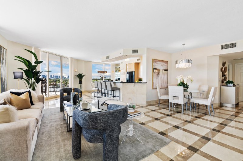 Condo for sale at Jackson Tower 906