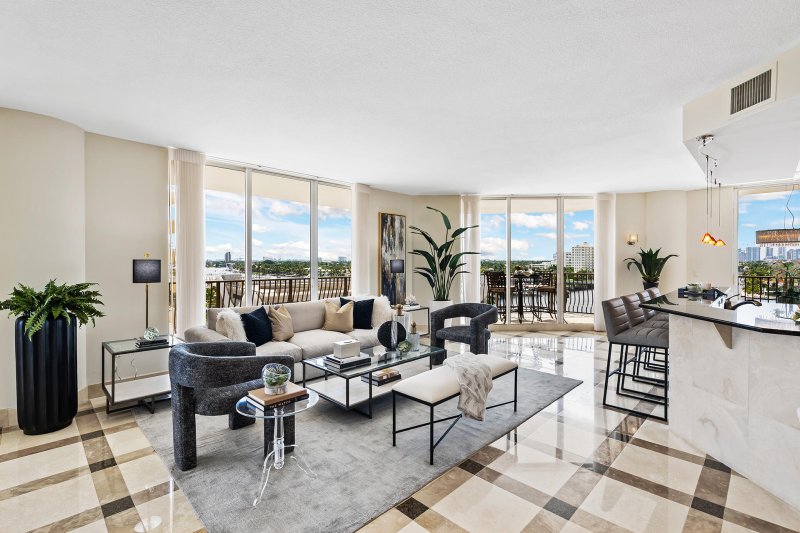 Condo for sale at Jackson Tower 906
