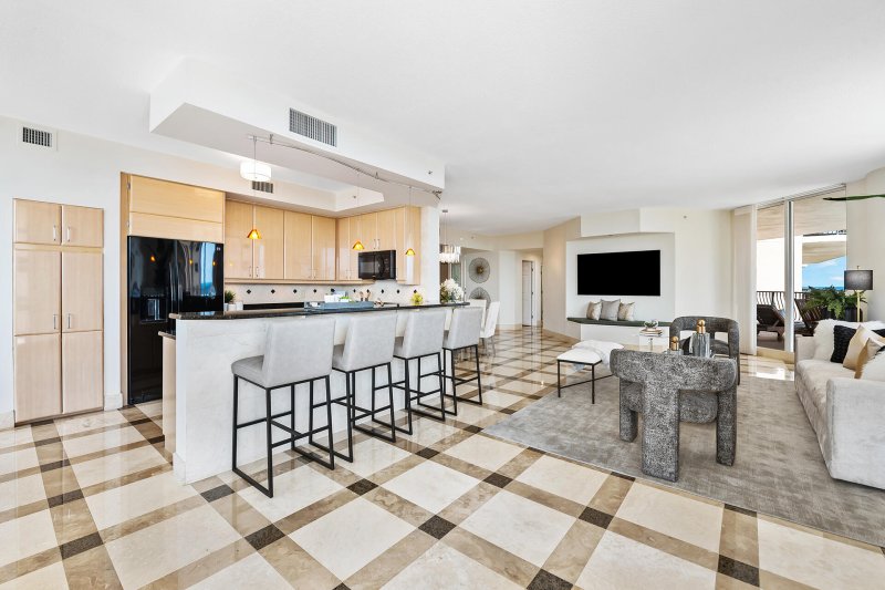 Condo for sale at Jackson Tower 906