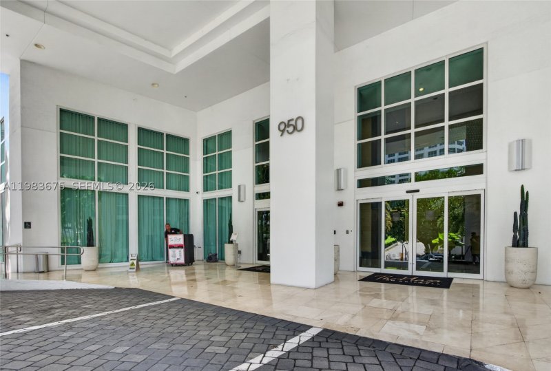 Condo for sale at The Plaza Tower I 4100