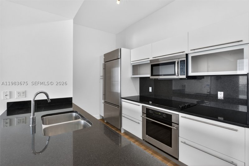 Condo for sale at The Plaza Tower I 4100