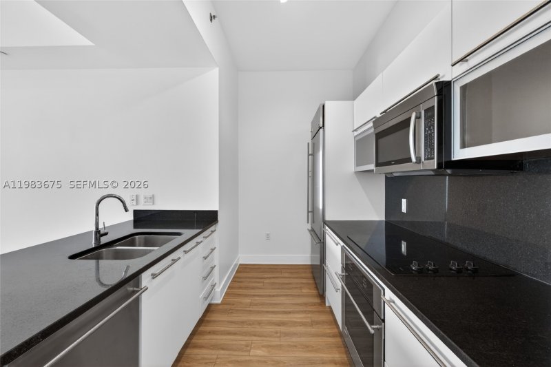 Condo for sale at The Plaza Tower I 4100
