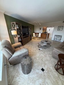 Aluguel de apartamento no Royal Ambassador 612