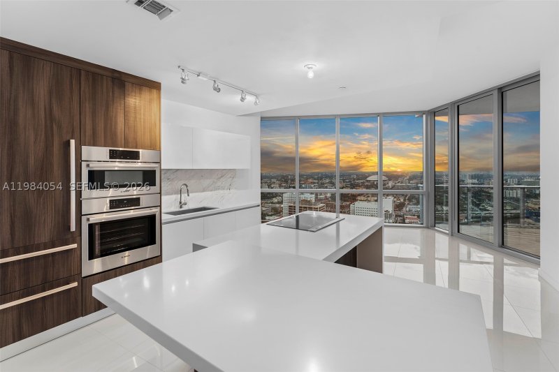 Condo for sale at Paramount Miami WorldCenter 4010