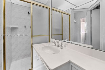 Comprar apartamento no Crystal House CAB14
