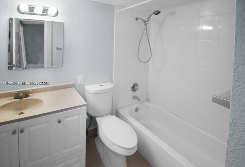 Condo for sale at Plaza of the Americas 105