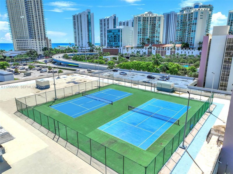 Condo for sale at Plaza of the Americas 105
