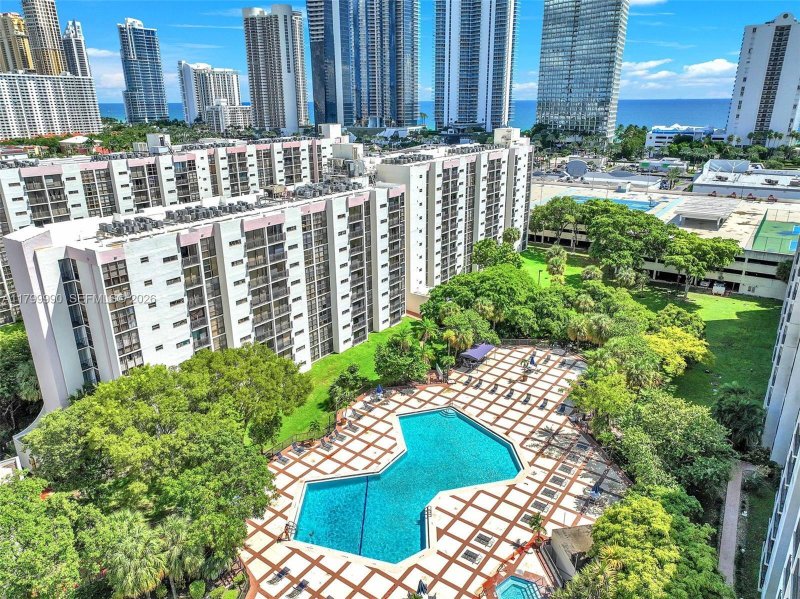 Condo for sale at Plaza of the Americas 105