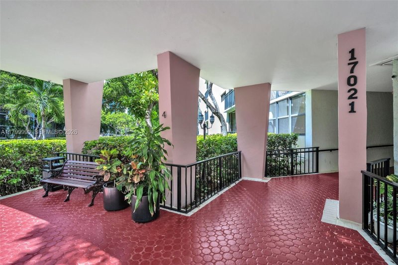Condo for sale at Plaza of the Americas 105