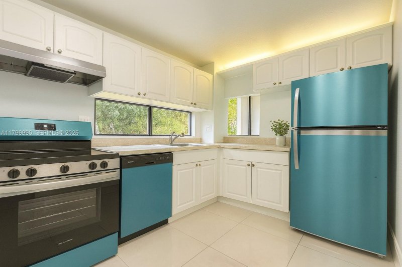 Condo for sale at Plaza of the Americas 105