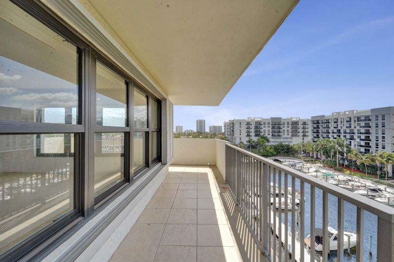 Condo for sale at The Tower at Port Royale 701