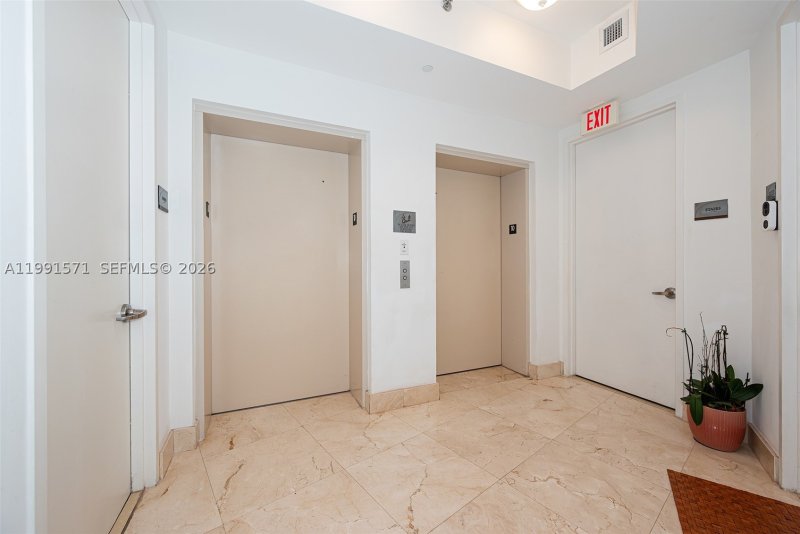 Condo for sale at Trump Tower One 1005