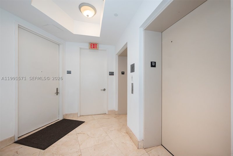Condo for sale at Trump Tower One 1005