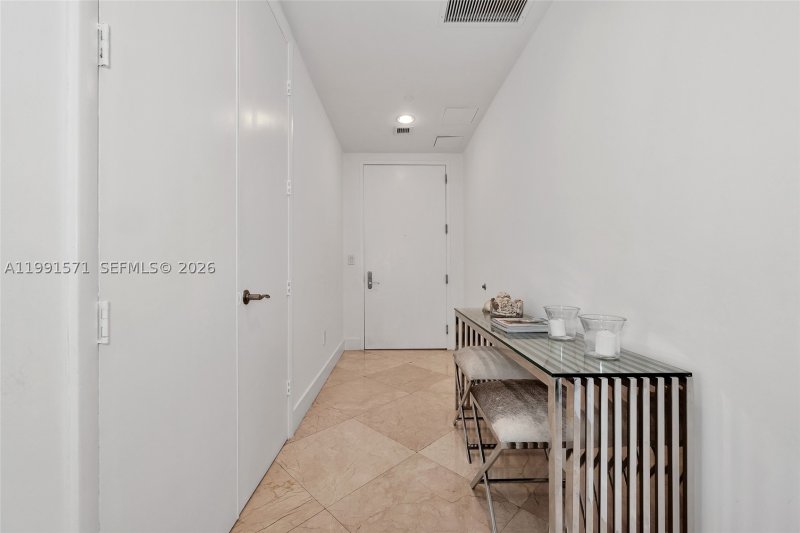 Condo for sale at Trump Tower One 1005