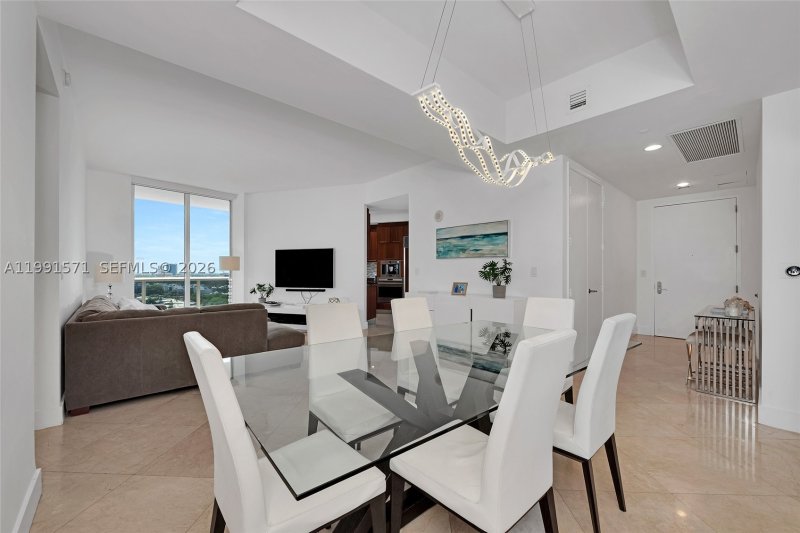 Condo for sale at Trump Tower One 1005