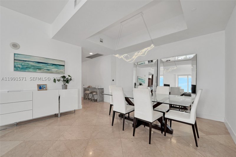 Condo for sale at Trump Tower One 1005