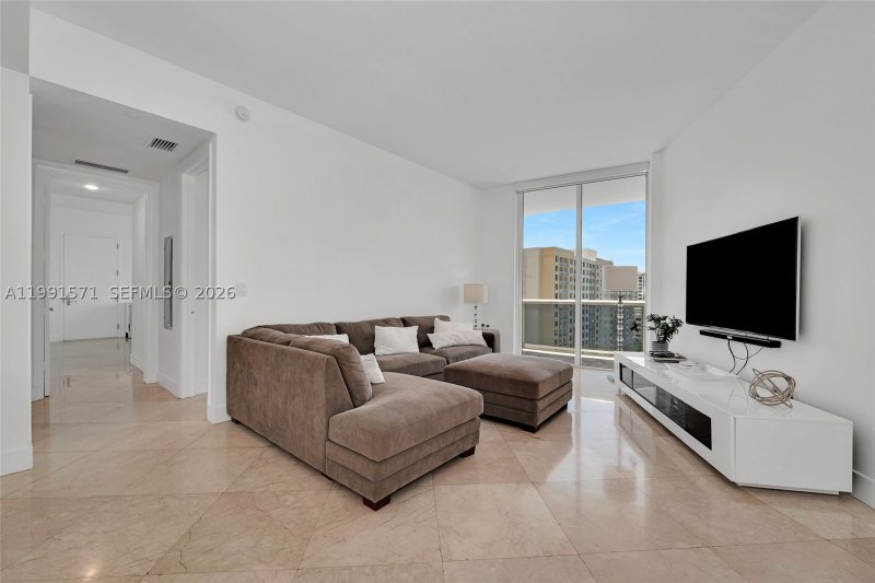 Condo for sale at Trump Tower One 1005