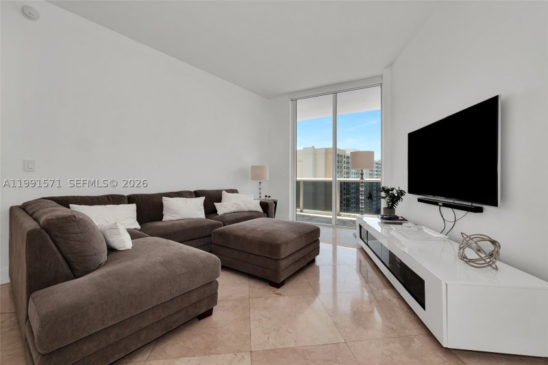 Condo for sale at Trump Tower One 1005