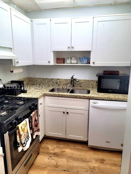 Condo for sale at Villa Capri 206