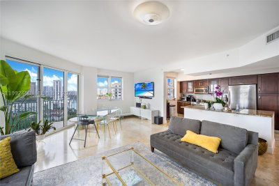Aluguel de apartamento no Turnberry Village 1211