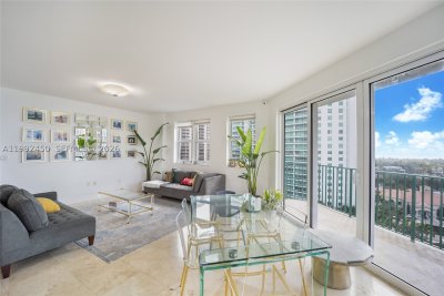 Aluguel de apartamento no Turnberry Village 1211