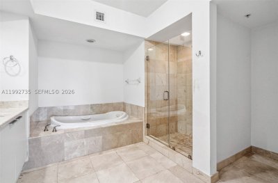 Comprar apartamento no One Fifty One at Biscayne 1706