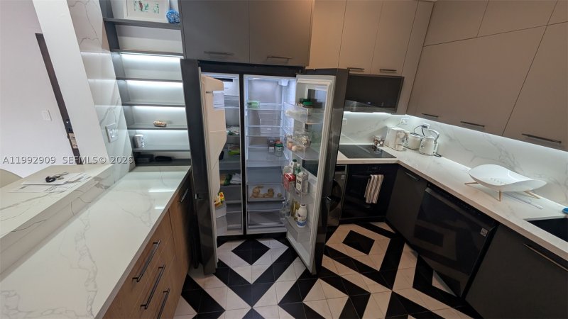 Apartment for rent at Flamingo 822S