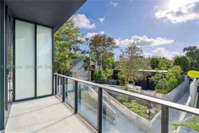 Aluguel de apartamento no GlassHaus in the Grove 202
