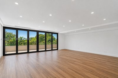 Comprar apartamento en Key Colony III Emerald Bay 345